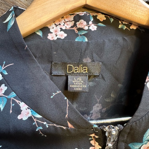 Bomber vest with flowers - Picture 6 of 7